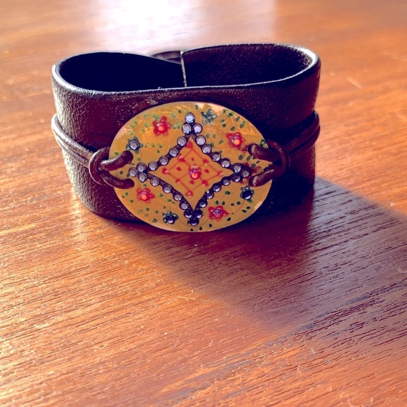 Leather Bracelet/Cuff w/ Sterling Hardware w/ Elaborate Handpainted Jewel Shell - Picture 1 of 13
